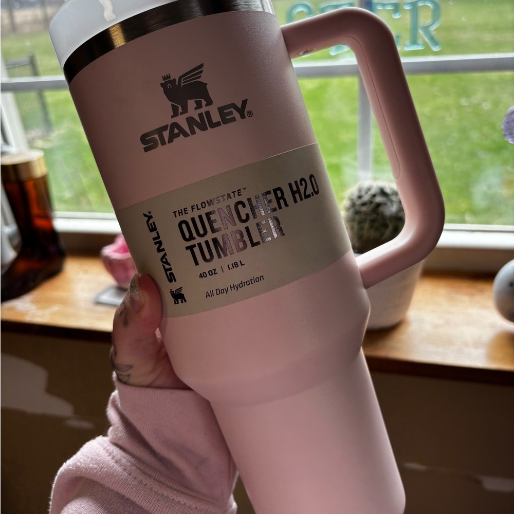Stanley Pink Quencher H2.0 Tumbler with Handle